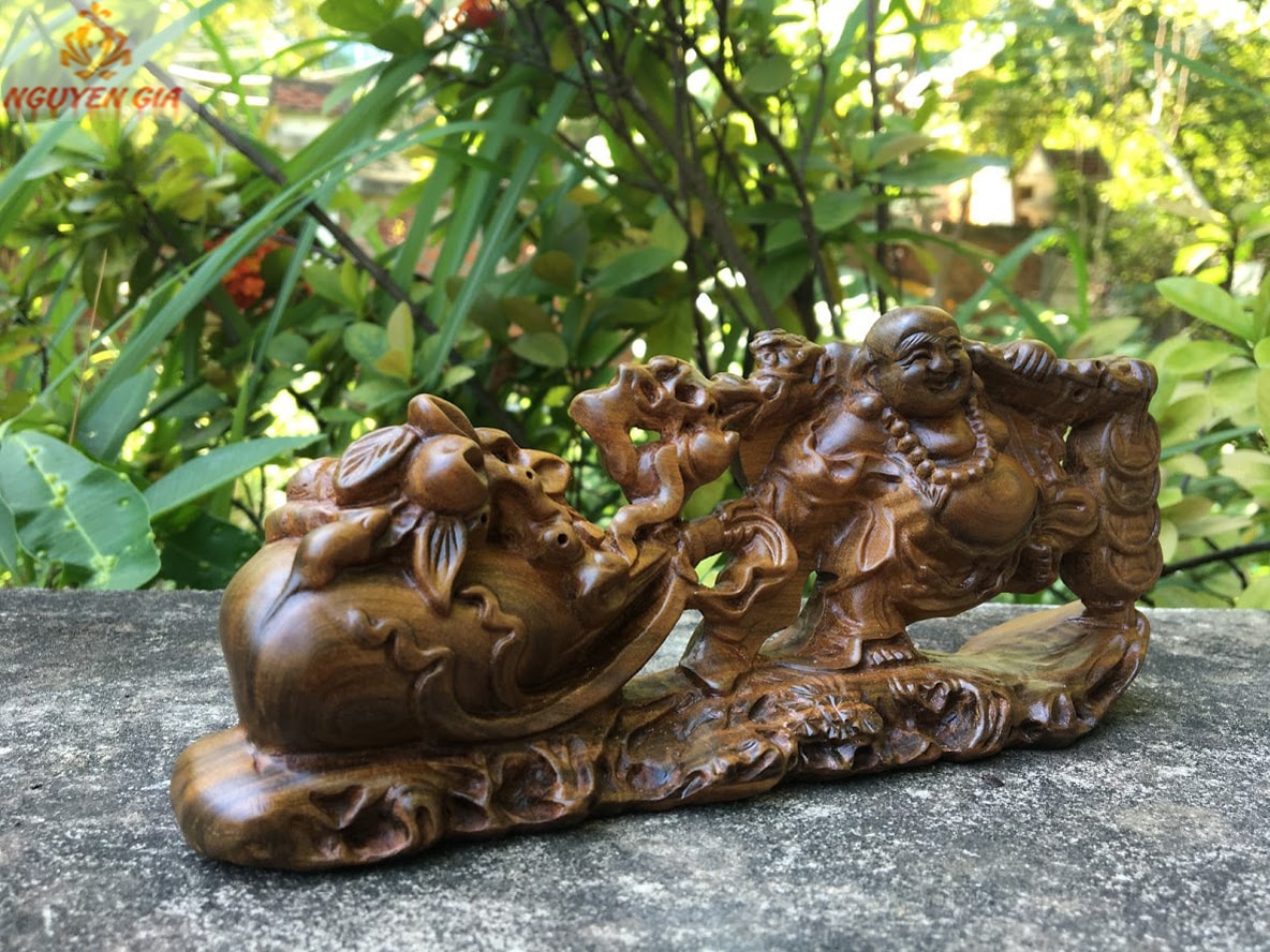 Tượng di lặc kéo bao tiền bằng gỗ bách xanh mẫu mới để ô tô bàn làm việc