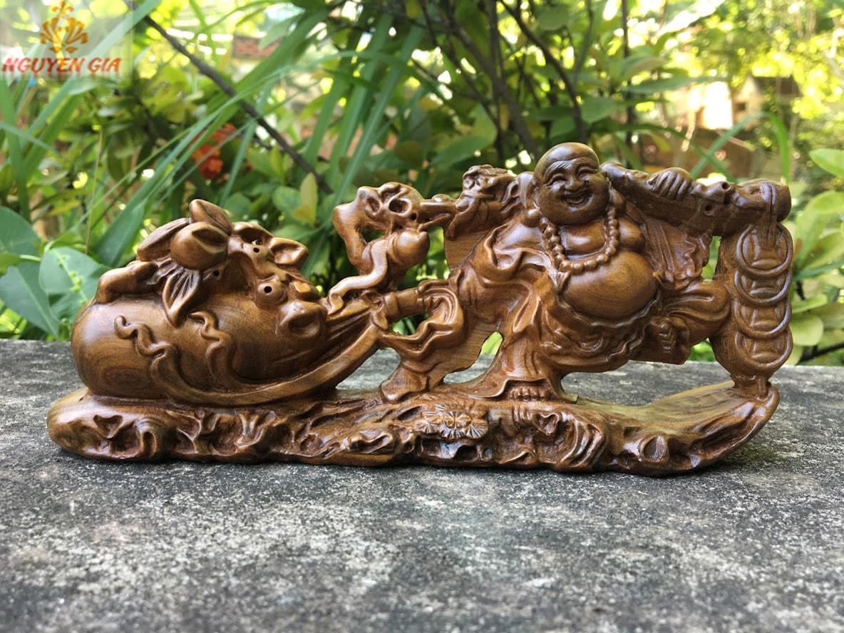 Tượng di lặc kéo bao tiền bằng gỗ bách xanh mẫu mới để ô tô bàn làm việc