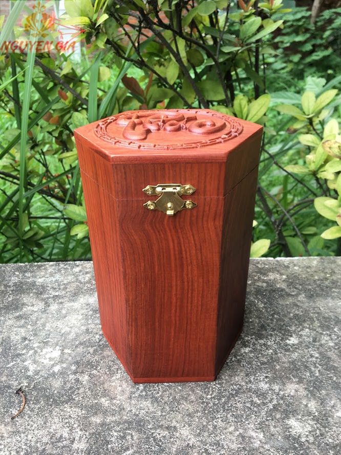 Hộp đựng trà chữ Phúc bằng gỗ Hương