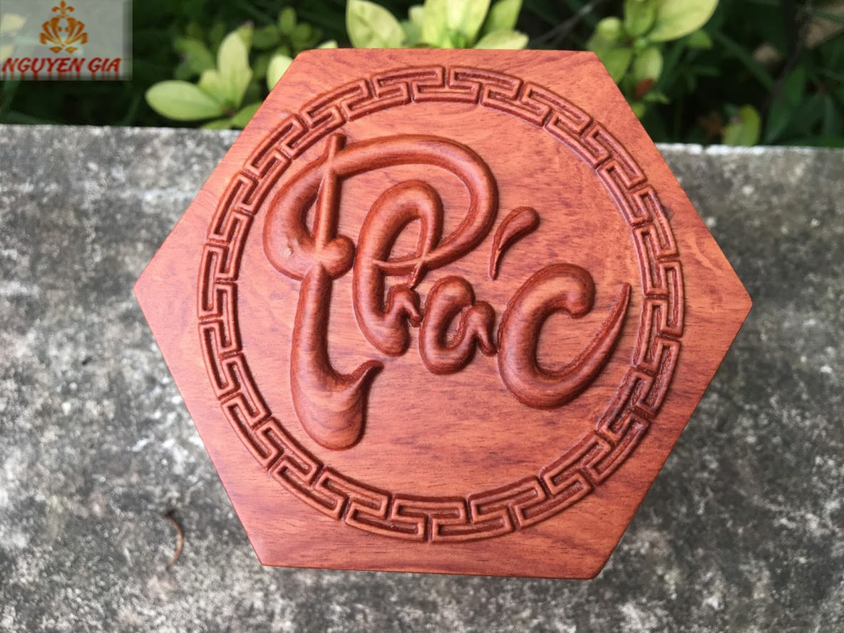 Hộp đựng trà chữ Phúc bằng gỗ Hương