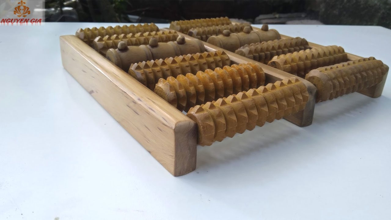 Dụng cụ massage chân bằng gỗ bách xanh MS02
