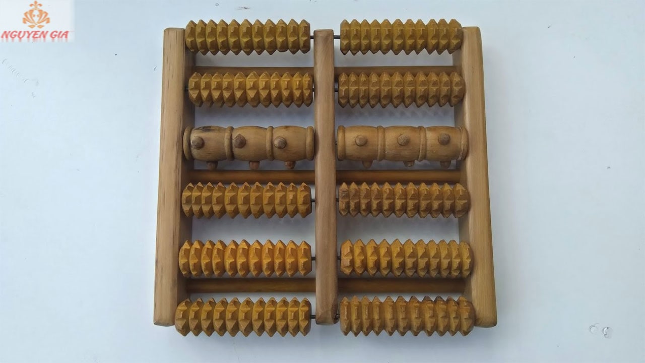 Dụng cụ massage chân bằng gỗ bách xanh MS02