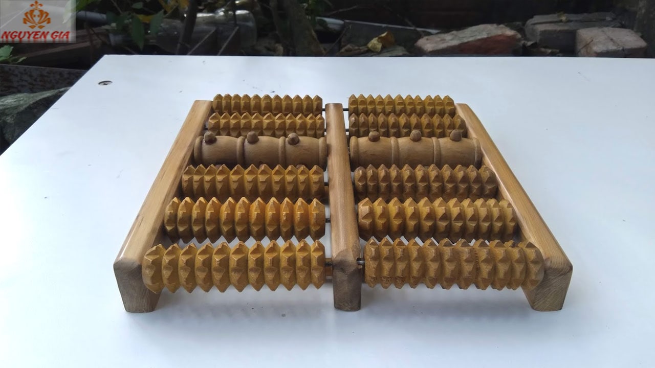 Dụng cụ massage chân bằng gỗ bách xanh MS02