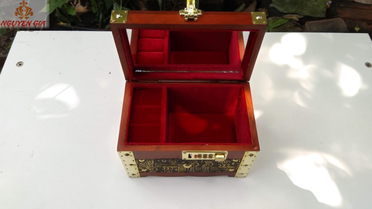 Hộp đựng trang sức Nữ Hoàng Ai Cập size 19