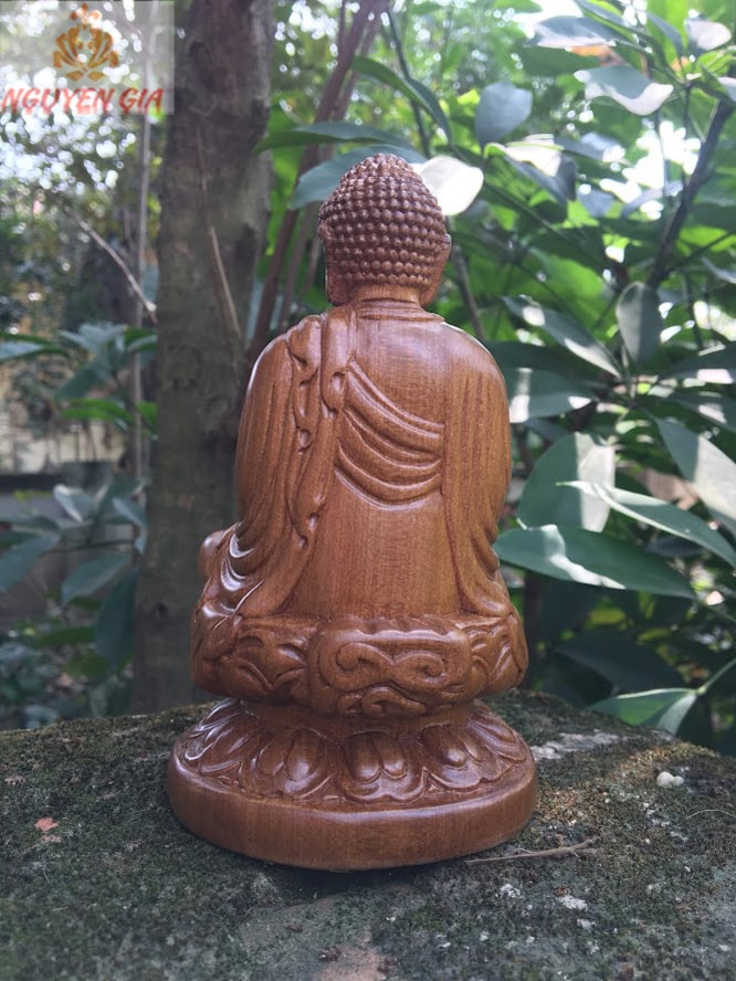 Tượng Đức Bổn Sư Thích Ca Mâu Ni để xe ôtô bàn làm việc