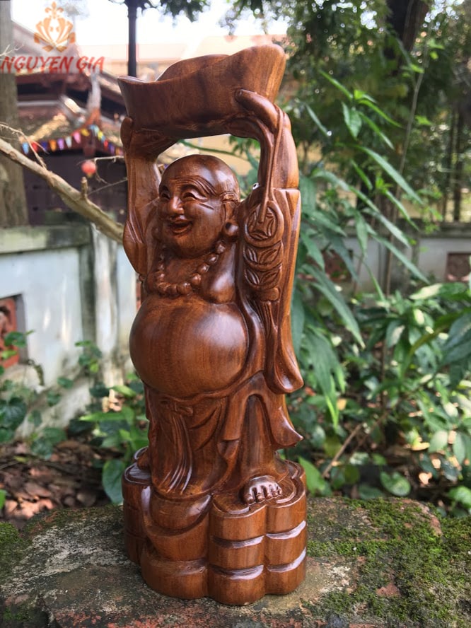Tượng Di Lặc dâng vàng gỗ bách xanh để ô tô bàn làm việc