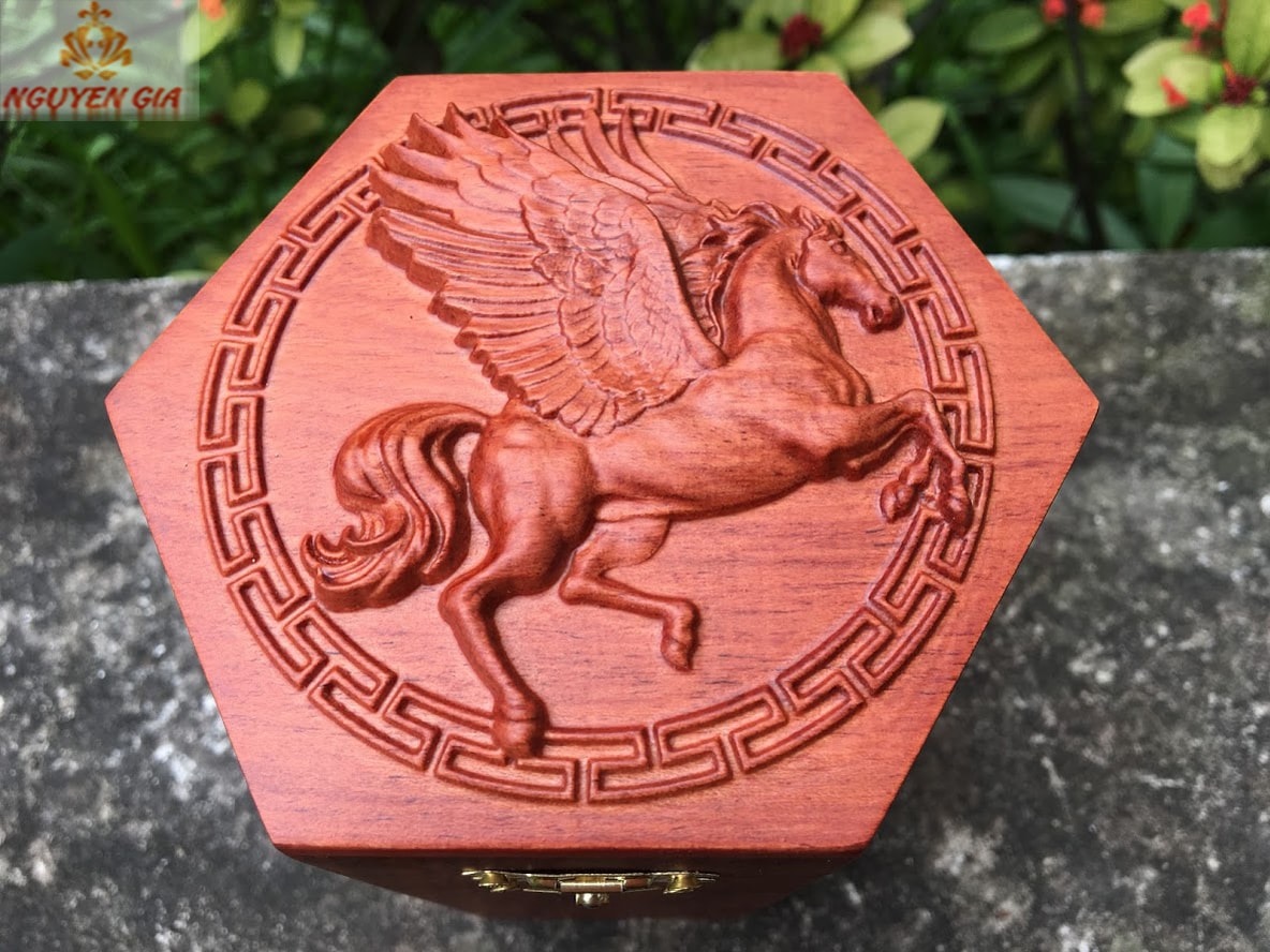 Hộp đựng trà mẫu ngựa thần Pegasus gỗ Hương