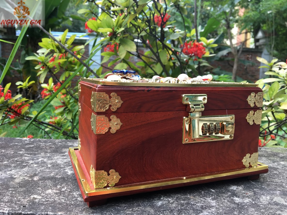 Hộp đựng trang sức bằng gỗ đính đá khóa số (size vừa)