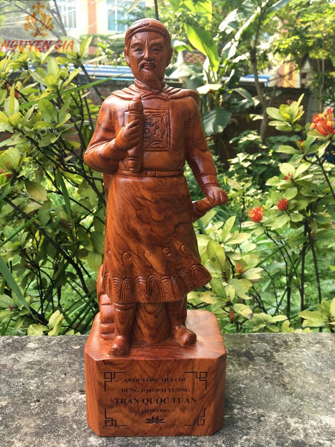 Tượng Hưng Đạo Vương Trần Quốc Tuấn gỗ Hương cao 40 cm
