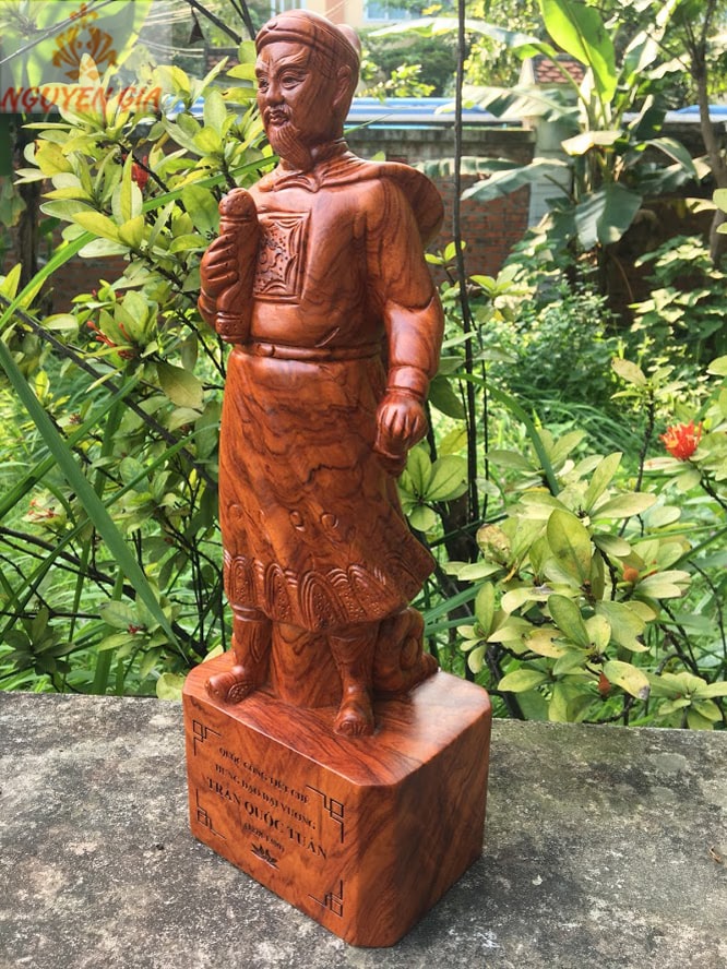 Tượng Hưng Đạo Vương Trần Quốc Tuấn gỗ Hương cao 40 cm