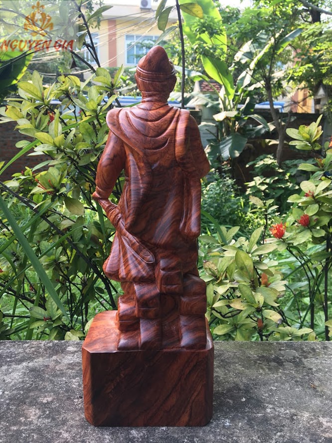 Tượng Hưng Đạo Vương Trần Quốc Tuấn gỗ Hương cao 40 cm