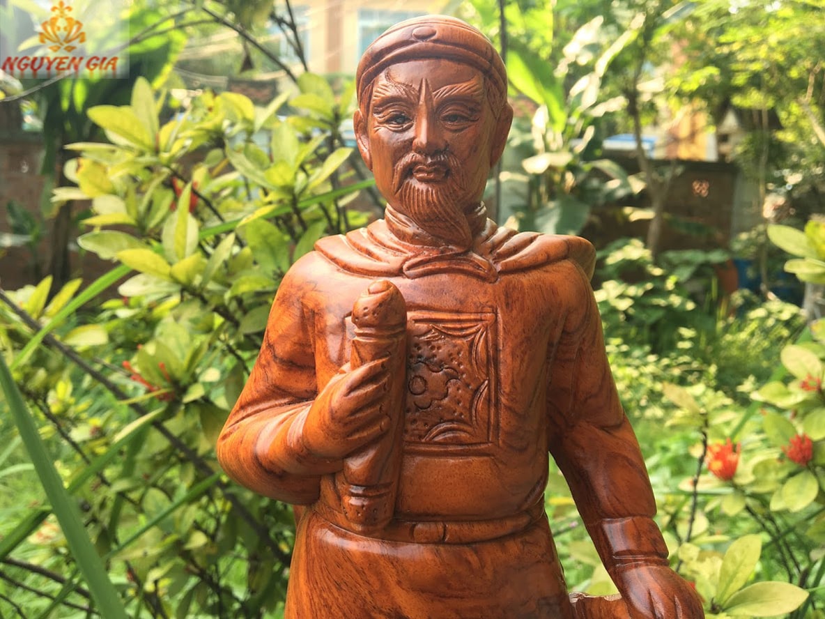 Tượng Hưng Đạo Vương Trần Quốc Tuấn gỗ Hương cao 40 cm