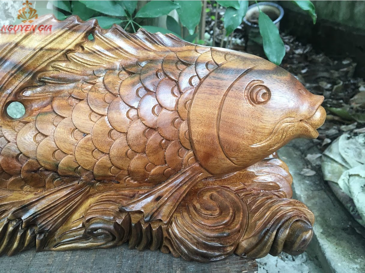 Tượng cá chép phong thủy gỗ xá xị (gù hương) KT35x17