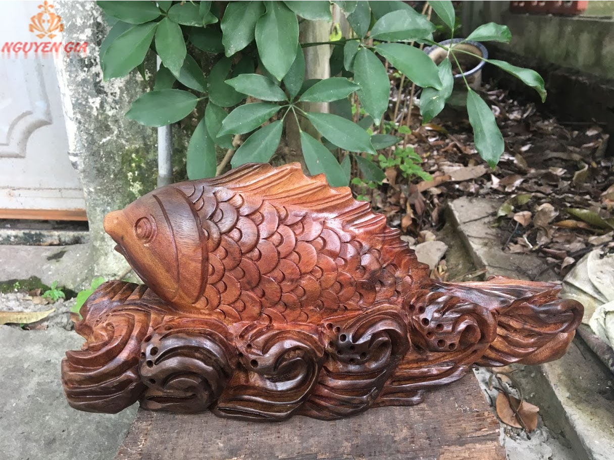 Tượng cá chép phong thủy gỗ xá xị (gù hương) KT34x14