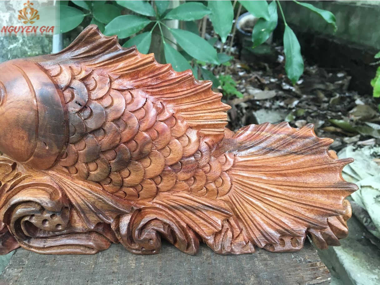 Tượng cá chép phong thủy gỗ xá xị (gù hương) KT30x8