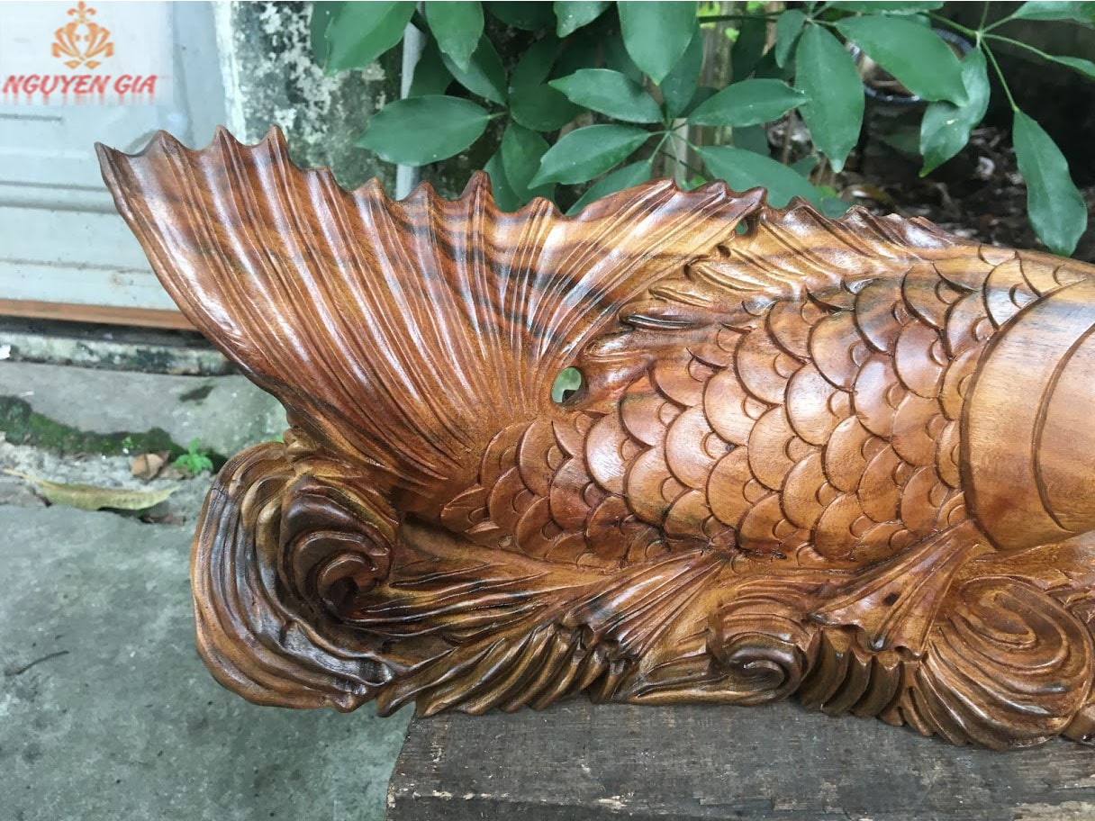 Tượng cá chép phong thủy gỗ xá xị (gù hương) KT35x17