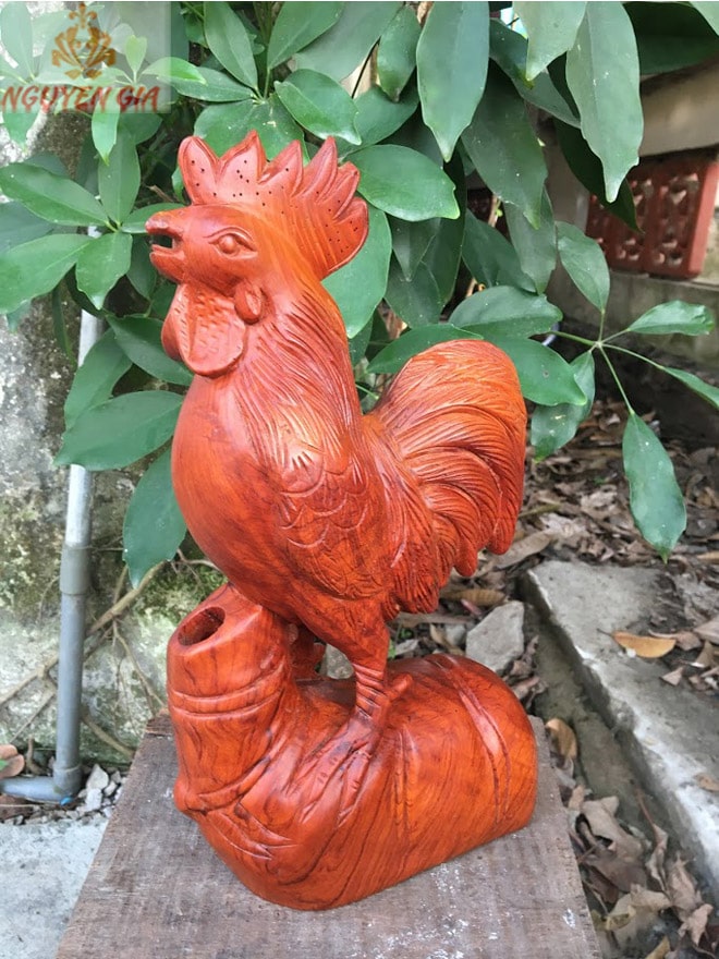 Tượng gà trống phong thủy bằng gỗ Hương cao 30 cm