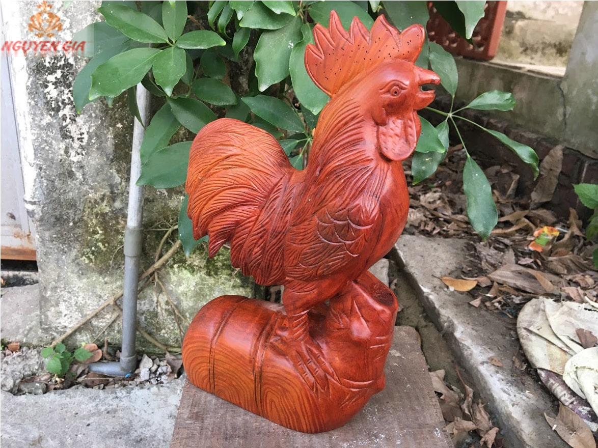 Tượng gà trống phong thủy bằng gỗ Hương cao 30 cm