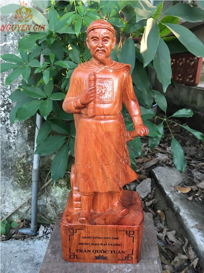 Tượng Hưng Đạo Vương Trần Quốc Tuấn gỗ Hương cao 40 cm