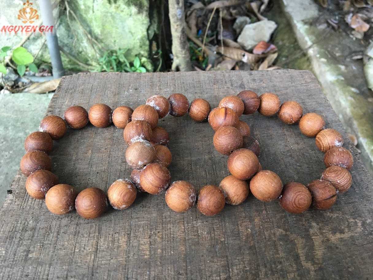 Vòng Tay Gỗ Nào Thơm Nhất? So Sánh Mùi Các Loại Gỗ Phổ Biến