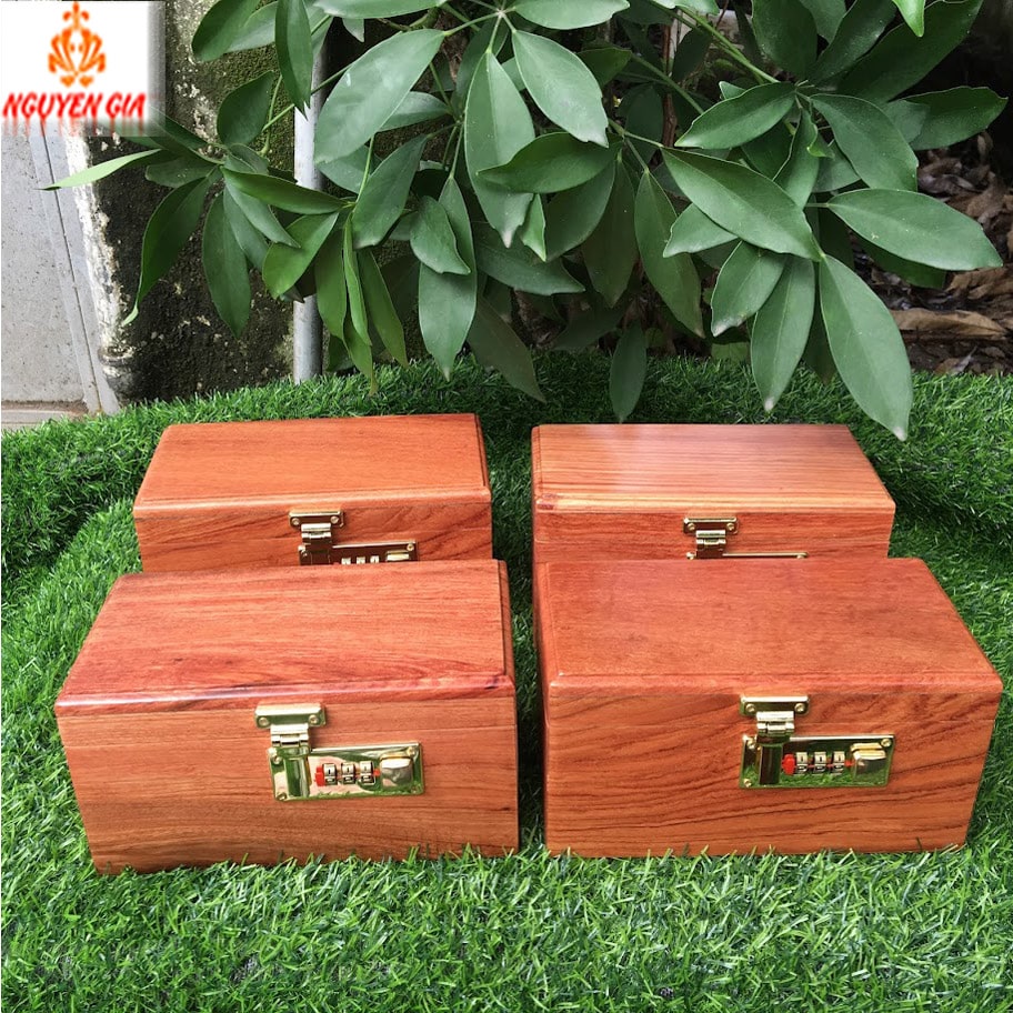 Hộp Tiết Kiệm Thần Tài Bằng Gỗ Hương – Khóa Số, Chứa 300 Tờ