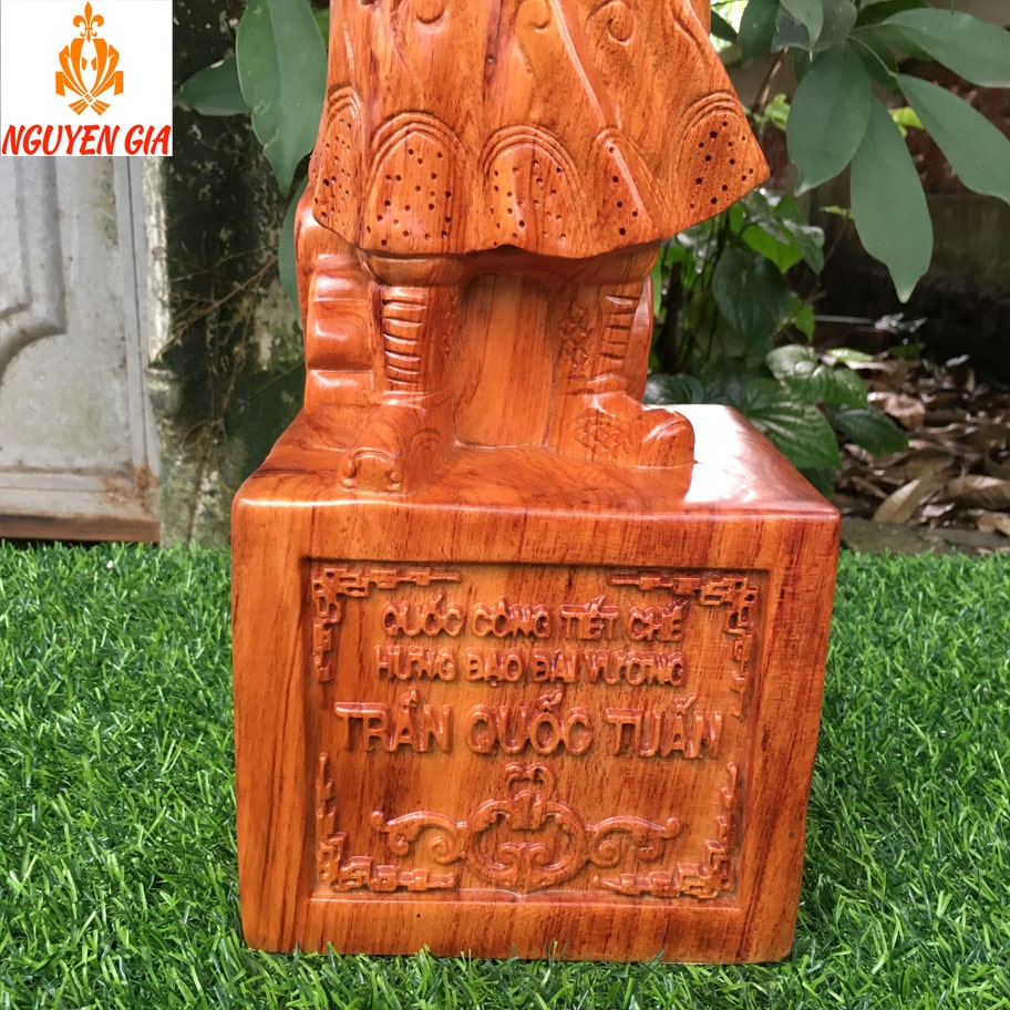 Tượng Đức Thánh Trần Hưng Đạo bằng gỗ Hương cao 50 cm