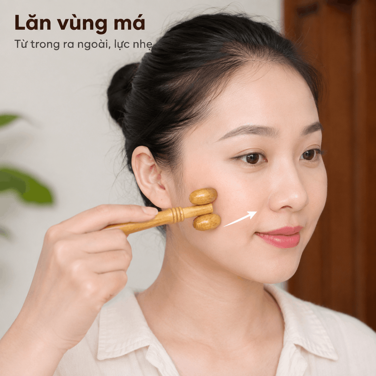 Cây Lăn Mặt Mũi Gỗ Bách Xanh – Massage Mặt Dễ Dùng Hằng Ngày