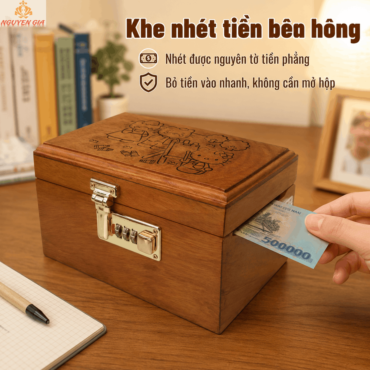 Hộp Tiết Kiệm Cho Bé Mẫu Gia Đình Hello Kitty – Gỗ Hương, Khóa Số