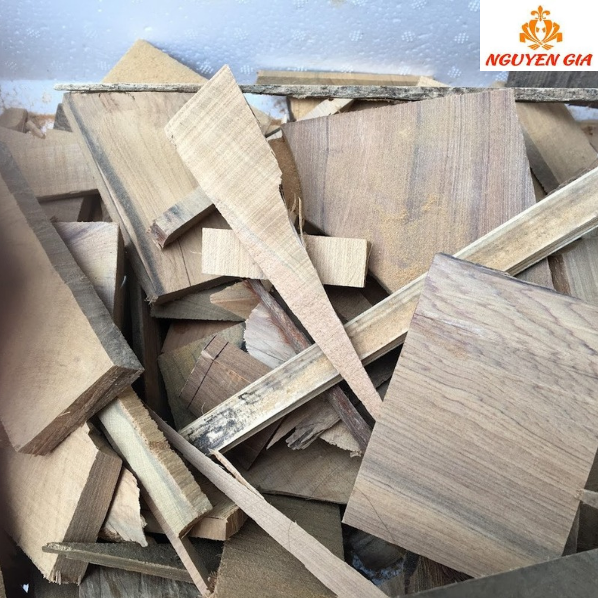 Vụn gỗ bách xanh dùng để làm gì? Có nên mua để xông phòng không?