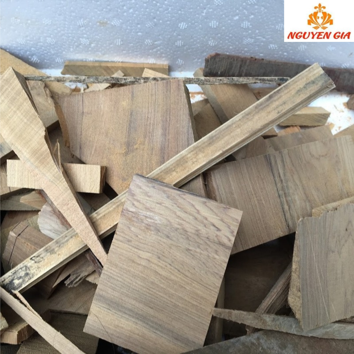 Vụn gỗ bách xanh dùng để làm gì? Có nên mua để xông phòng không?
