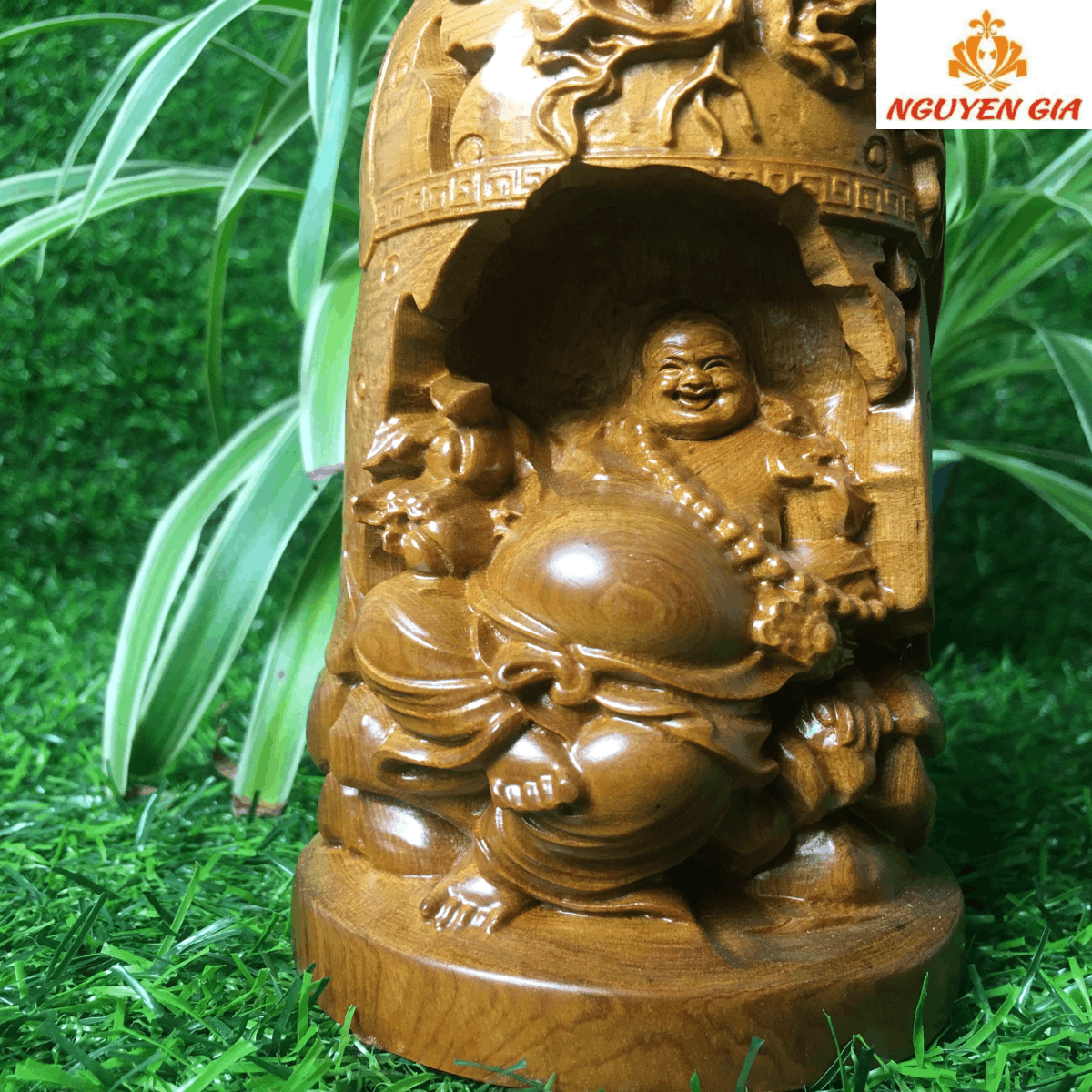 Thác Khói Xông Trầm Tĩnh Tâm, Trang Trí, Phong Thủy- Tượng Phật Di Lặc Gỗ Bách Xanh