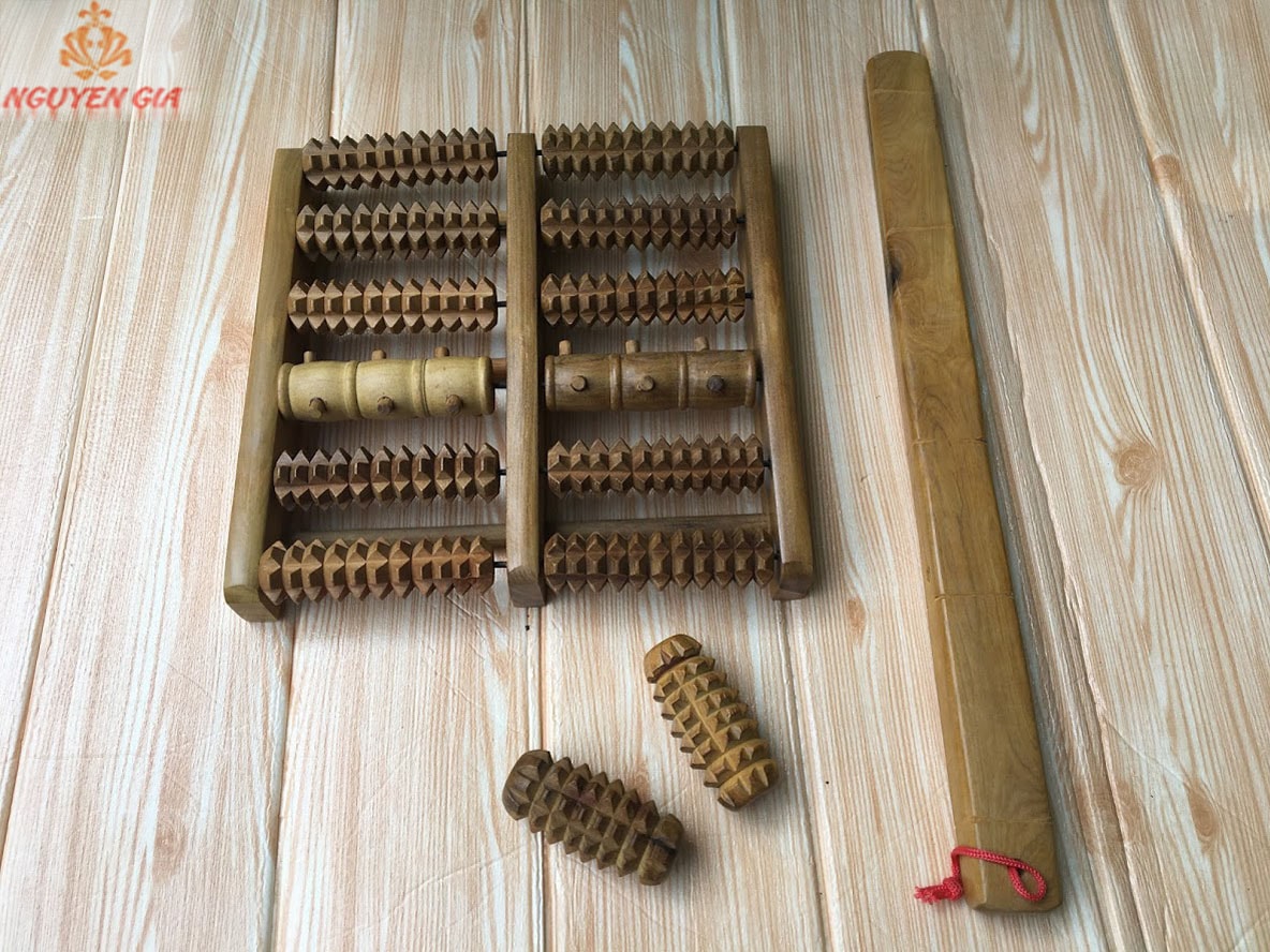 Bộ Dụng cụ massage chân lưng tay bằng gỗ bách xanh