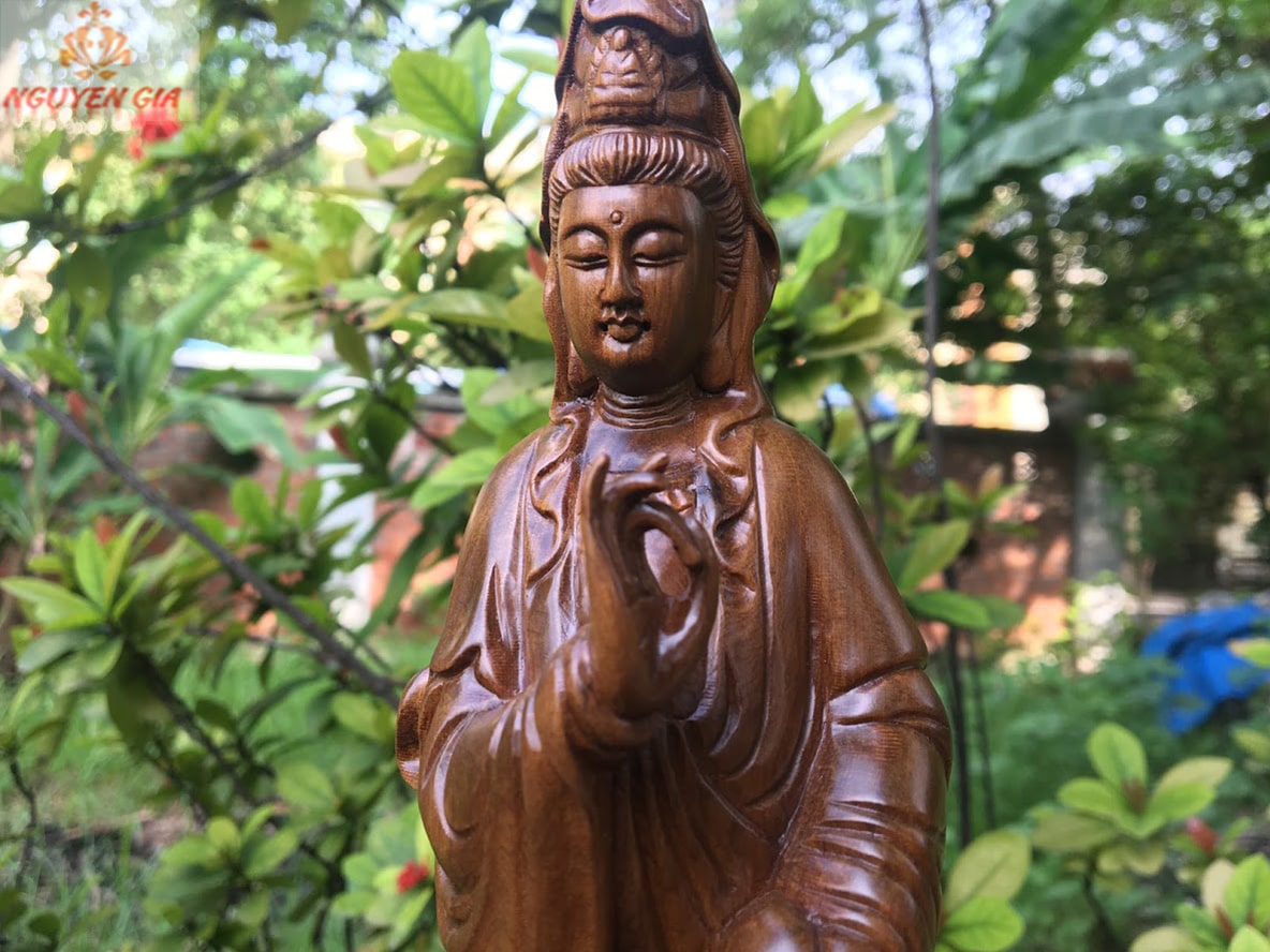 Tượng Quan thế âm bồ tát gỗ Bách Xanh cao 30 cm