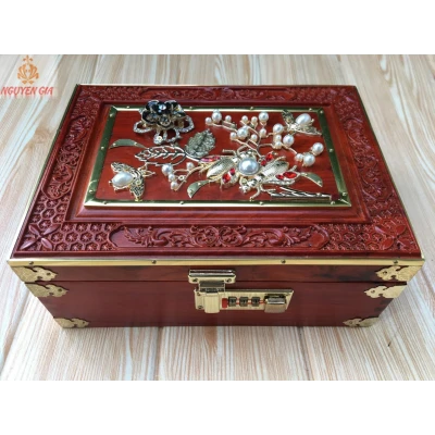 Hộp đựng trang sức bằng gỗ đính đá khóa số
