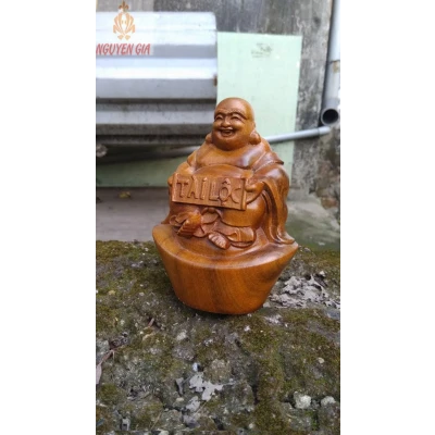 Tượng di lặc tài lộc ngồi trên đĩnh vàng bằng gỗ bách xanh