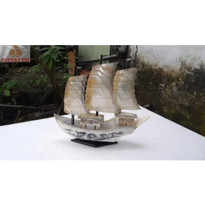 Thuyền buồm gỗ trai phong thủy lưu niệm