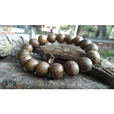 Vòng tay gỗ trầm Hương 12 mm