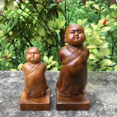 Tượng gỗ vạn sự tùy duyên gỗ bách xanh cao 15 cm để ô tô bàn làm việc