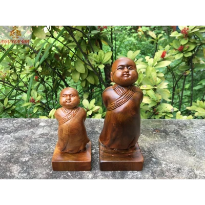 Tượng gỗ vạn sự tùy duyên gỗ bách xanh cao 15 cm để ô tô bàn làm việc