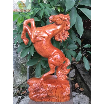 Tượng ngựa phong thủy nhất mã phi thiên gỗ Hương cao 38 Cm