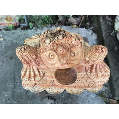 Cóc ngậm tiền (thiềm thừ) bằng gỗ Long Não KT 30x27