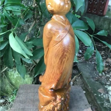 Tượng gỗ vạn sự tùy duyên gỗ bách xanh cao 30 cm