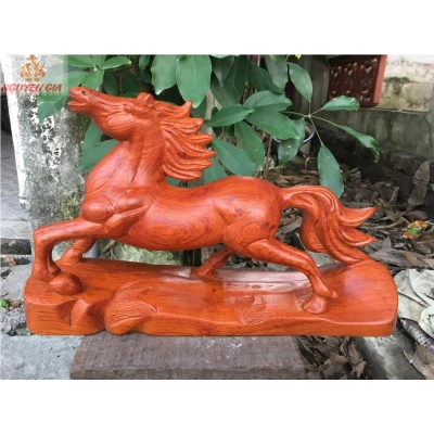 Tượng ngựa phong thủy gỗ Hương ngang 40 cm