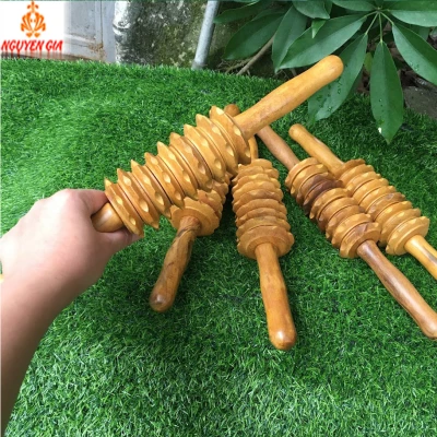 Dụng cụ massage cầm tay bằng gỗ Bách Xanh thơm mát 9 Bánh đa năng
