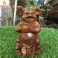 Tượng heo dâng vàng Tài lộc bằng gỗ bách xanh để ô tô bàn làm việc