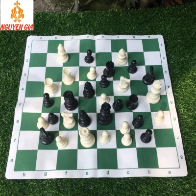 (Tặng 2 hậu) Bộ cờ vua quốc tế bàn cờ vải da quân nhựa PP cao cấp kèm túi đựng