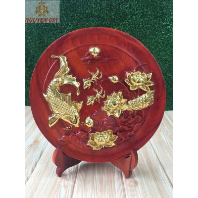 Đĩa gỗ mỹ nghệ phong thủy cá chép mạ vàng