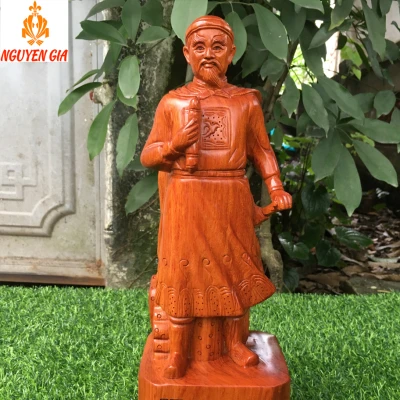 Tượng Trần Quốc Tuấn bằng gỗ Hương cao 40 cm