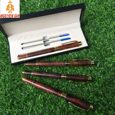 Bút ký tên cao cấp gỗ Trắc Vip mang lại sự sang trọng may mắn