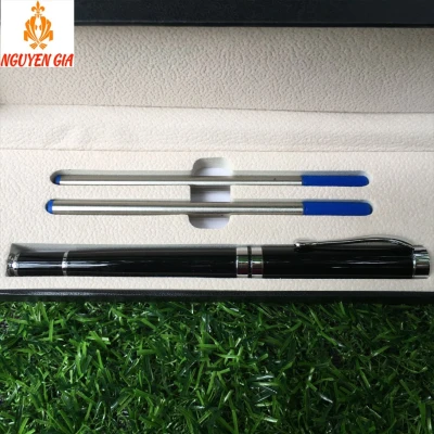 Bút ký tên cao cấp màu đen kẹp bạc quyền uy và sức mạnh